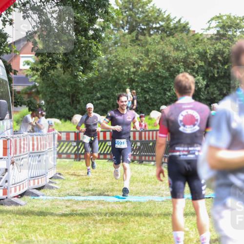 21.06.2026 - 29. Vierlanden-Triathlon Andreas Tolksdorf http://msf.ph/oto/9915677 21.06.2026 14:02:04 Ziel 632, 1075 meine-sportfotos.de