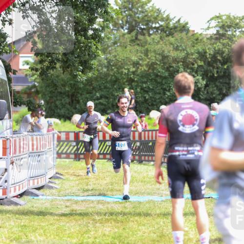 21.06.2026 - 29. Vierlanden-Triathlon Andreas Tolksdorf http://msf.ph/oto/9915678 21.06.2026 14:02:04 Ziel 632, 1075 meine-sportfotos.de