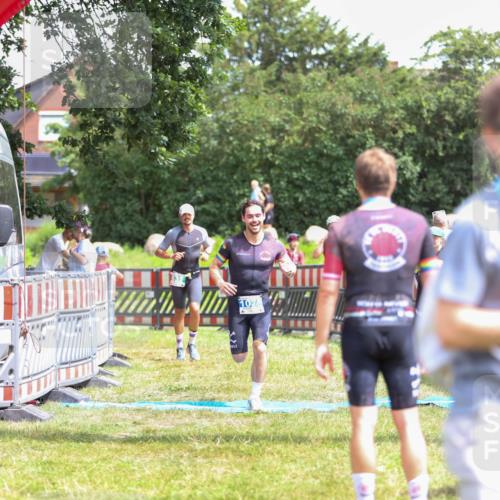 21.06.2026 - 29. Vierlanden-Triathlon Andreas Tolksdorf http://msf.ph/oto/9915679 21.06.2026 14:02:04 Ziel 632, 1075 meine-sportfotos.de