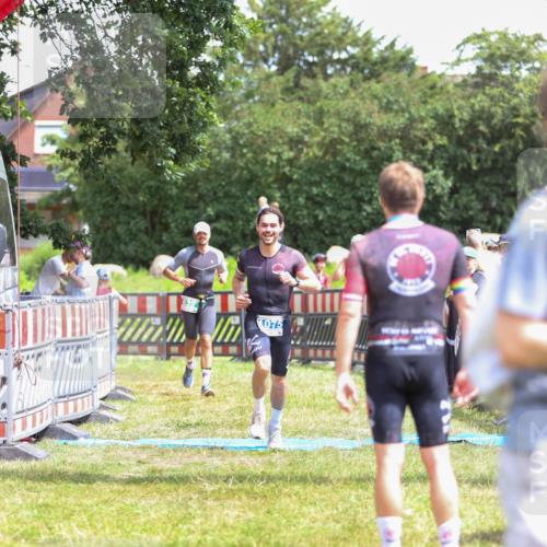 21.06.2026 - 29. Vierlanden-Triathlon Andreas Tolksdorf http://msf.ph/oto/9915681 21.06.2026 14:02:04 Ziel 632, 1075 meine-sportfotos.de
