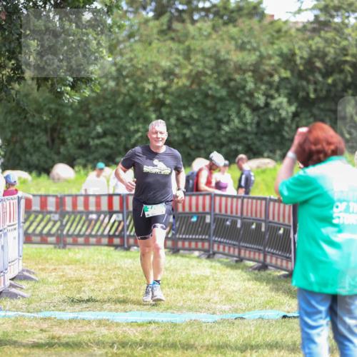 21.06.2026 - 29. Vierlanden-Triathlon Andreas Tolksdorf http://msf.ph/oto/9915699 21.06.2026 14:02:40 Ziel 760 meine-sportfotos.de