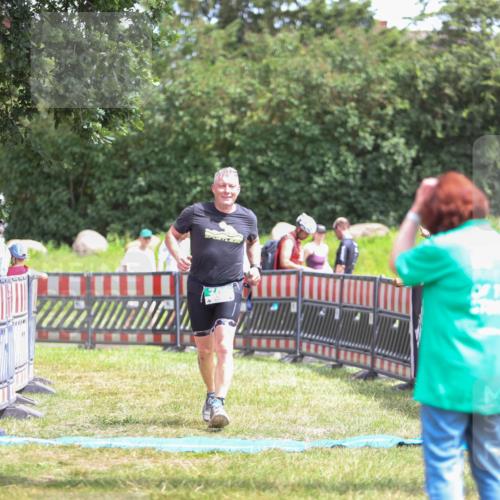 21.06.2026 - 29. Vierlanden-Triathlon Andreas Tolksdorf http://msf.ph/oto/9915700 21.06.2026 14:02:40 Ziel 760 meine-sportfotos.de