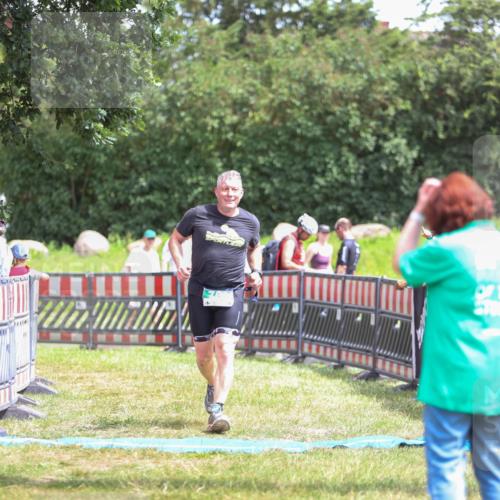 21.06.2026 - 29. Vierlanden-Triathlon Andreas Tolksdorf http://msf.ph/oto/9915701 21.06.2026 14:02:40 Ziel 760 meine-sportfotos.de