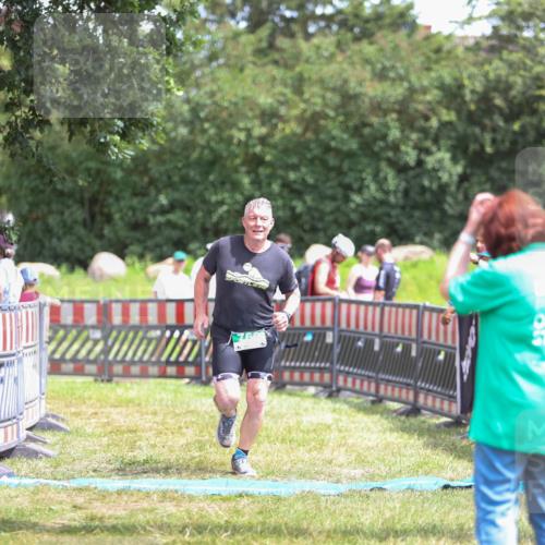 21.06.2026 - 29. Vierlanden-Triathlon Andreas Tolksdorf http://msf.ph/oto/9915703 21.06.2026 14:02:40 Ziel 760 meine-sportfotos.de