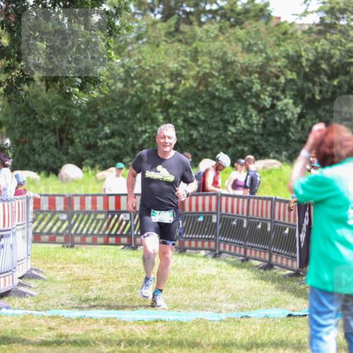 21.06.2026 - 29. Vierlanden-Triathlon Andreas Tolksdorf http://msf.ph/oto/9915704 21.06.2026 14:02:40 Ziel 760 meine-sportfotos.de