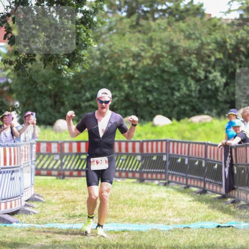 21.06.2026 - 29. Vierlanden-Triathlon Andreas Tolksdorf http://msf.ph/oto/9915711 21.06.2026 14:03:20 Ziel 128 meine-sportfotos.de