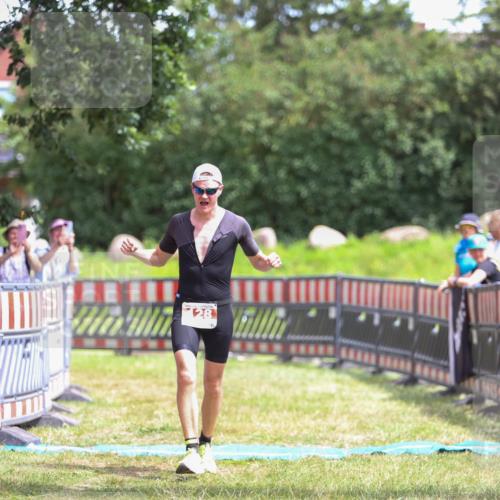 21.06.2026 - 29. Vierlanden-Triathlon Andreas Tolksdorf http://msf.ph/oto/9915713 21.06.2026 14:03:20 Ziel 128 meine-sportfotos.de