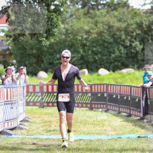 21.06.2026 - 29. Vierlanden-Triathlon Andreas Tolksdorf http://msf.ph/oto/9915714 21.06.2026 14:03:20 Ziel 128 meine-sportfotos.de