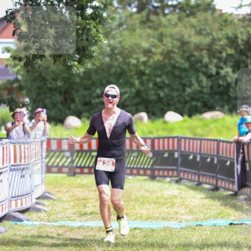 21.06.2026 - 29. Vierlanden-Triathlon Andreas Tolksdorf http://msf.ph/oto/9915715 21.06.2026 14:03:20 Ziel 128 meine-sportfotos.de