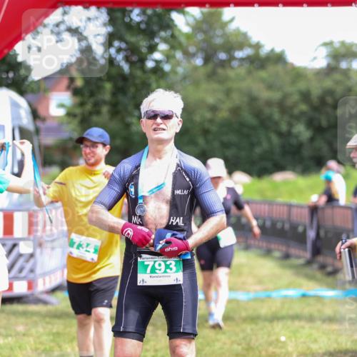 21.06.2026 - 29. Vierlanden-Triathlon Andreas Tolksdorf http://msf.ph/oto/9915737 21.06.2026 14:03:54 Ziel 860, 1078 meine-sportfotos.de