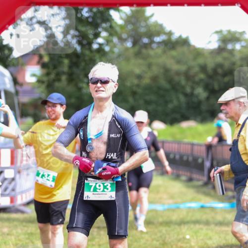 21.06.2026 - 29. Vierlanden-Triathlon Andreas Tolksdorf http://msf.ph/oto/9915740 21.06.2026 14:03:54 Ziel 860, 1078 meine-sportfotos.de