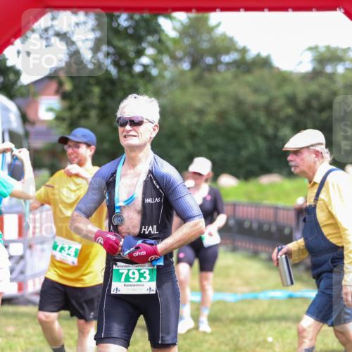21.06.2026 - 29. Vierlanden-Triathlon Andreas Tolksdorf http://msf.ph/oto/9915744 21.06.2026 14:03:54 Ziel 860, 1078 meine-sportfotos.de