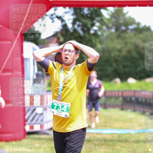 21.06.2026 - 29. Vierlanden-Triathlon Andreas Tolksdorf http://msf.ph/oto/9915745 21.06.2026 14:03:59 Ziel 1078 meine-sportfotos.de