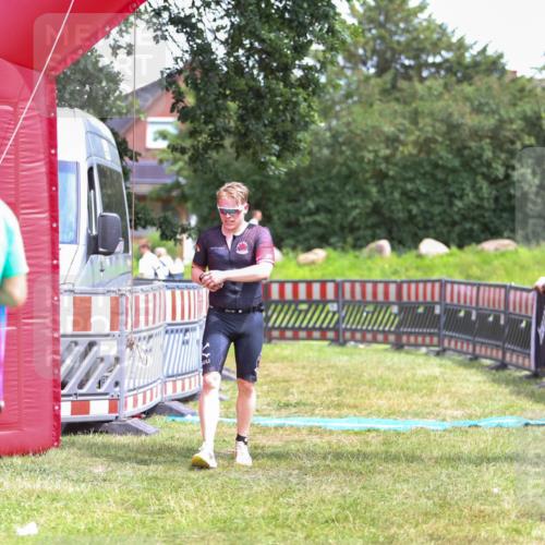 21.06.2026 - 29. Vierlanden-Triathlon Andreas Tolksdorf http://msf.ph/oto/9915756 21.06.2026 14:04:01 Ziel 274, 1078 meine-sportfotos.de
