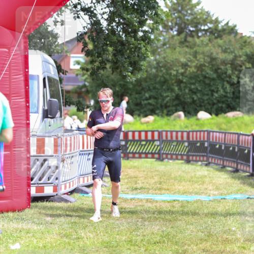 21.06.2026 - 29. Vierlanden-Triathlon Andreas Tolksdorf http://msf.ph/oto/9915759 21.06.2026 14:04:01 Ziel 274, 1078 meine-sportfotos.de