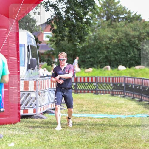 21.06.2026 - 29. Vierlanden-Triathlon Andreas Tolksdorf http://msf.ph/oto/9915760 21.06.2026 14:04:01 Ziel 274, 1078 meine-sportfotos.de