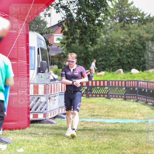 21.06.2026 - 29. Vierlanden-Triathlon Andreas Tolksdorf http://msf.ph/oto/9915766 21.06.2026 14:04:02 Ziel 274, 1078 meine-sportfotos.de