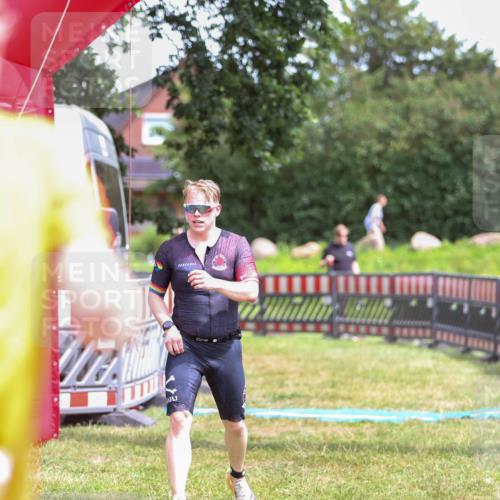 21.06.2026 - 29. Vierlanden-Triathlon Andreas Tolksdorf http://msf.ph/oto/9915768 21.06.2026 14:04:03 Ziel 274, 1078 meine-sportfotos.de