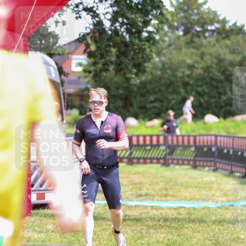21.06.2026 - 29. Vierlanden-Triathlon Andreas Tolksdorf http://msf.ph/oto/9915769 21.06.2026 14:04:03 Ziel 274, 1078 meine-sportfotos.de
