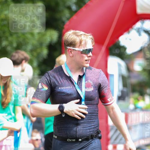 21.06.2026 - 29. Vierlanden-Triathlon Andreas Tolksdorf http://msf.ph/oto/9915772 21.06.2026 14:04:09 Ziel 274, 874 meine-sportfotos.de