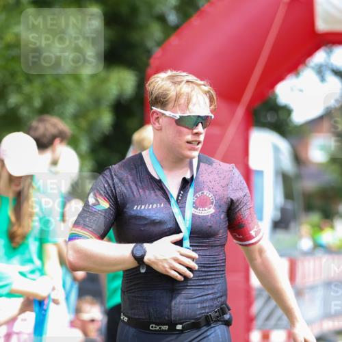 21.06.2026 - 29. Vierlanden-Triathlon Andreas Tolksdorf http://msf.ph/oto/9915773 21.06.2026 14:04:09 Ziel 274, 874 meine-sportfotos.de