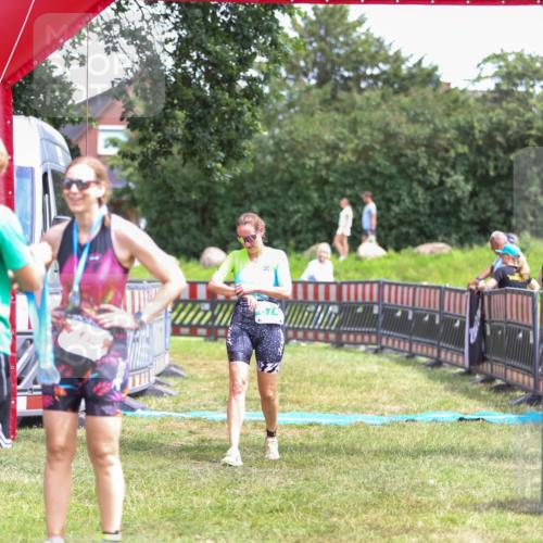 21.06.2026 - 29. Vierlanden-Triathlon Andreas Tolksdorf http://msf.ph/oto/9915792 21.06.2026 14:04:17 Ziel 874 meine-sportfotos.de