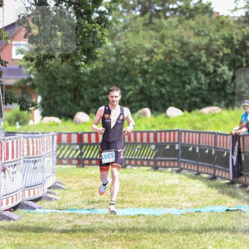 21.06.2026 - 29. Vierlanden-Triathlon Andreas Tolksdorf http://msf.ph/oto/9915806 21.06.2026 14:04:48 Ziel 1089 meine-sportfotos.de
