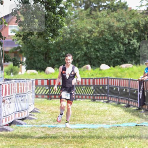 21.06.2026 - 29. Vierlanden-Triathlon Andreas Tolksdorf http://msf.ph/oto/9915807 21.06.2026 14:04:48 Ziel 1089 meine-sportfotos.de