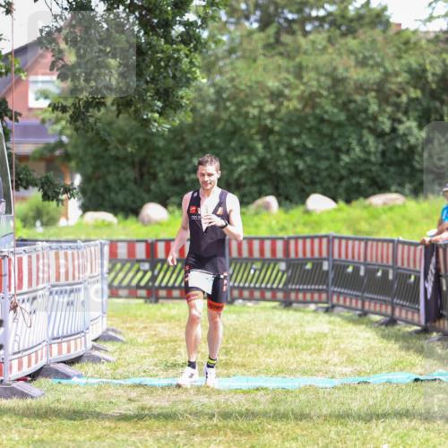 21.06.2026 - 29. Vierlanden-Triathlon Andreas Tolksdorf http://msf.ph/oto/9915808 21.06.2026 14:04:48 Ziel 1089 meine-sportfotos.de