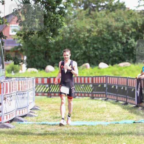 21.06.2026 - 29. Vierlanden-Triathlon Andreas Tolksdorf http://msf.ph/oto/9915809 21.06.2026 14:04:48 Ziel 1089 meine-sportfotos.de