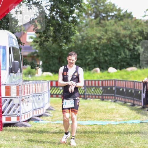 21.06.2026 - 29. Vierlanden-Triathlon Andreas Tolksdorf http://msf.ph/oto/9915813 21.06.2026 14:04:50 Ziel 1089 meine-sportfotos.de