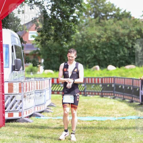 21.06.2026 - 29. Vierlanden-Triathlon Andreas Tolksdorf http://msf.ph/oto/9915814 21.06.2026 14:04:50 Ziel 1089 meine-sportfotos.de