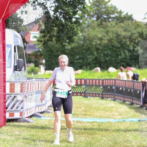 21.06.2026 - 29. Vierlanden-Triathlon Andreas Tolksdorf http://msf.ph/oto/9915824 21.06.2026 14:05:13 Ziel 834, 1030 meine-sportfotos.de