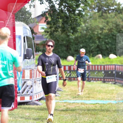21.06.2026 - 29. Vierlanden-Triathlon Andreas Tolksdorf http://msf.ph/oto/9915825 21.06.2026 14:05:24 Ziel 138, 1030 meine-sportfotos.de
