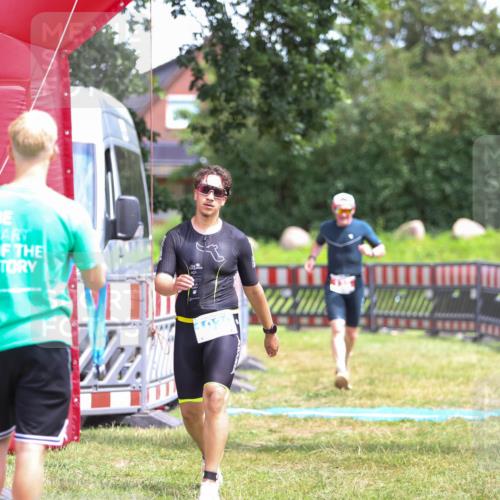 21.06.2026 - 29. Vierlanden-Triathlon Andreas Tolksdorf http://msf.ph/oto/9915827 21.06.2026 14:05:24 Ziel 138, 1030 meine-sportfotos.de