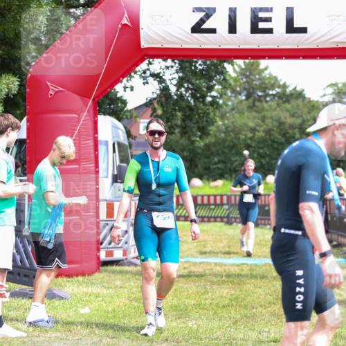 21.06.2026 - 29. Vierlanden-Triathlon Andreas Tolksdorf http://msf.ph/oto/9915841 21.06.2026 14:05:43 Ziel 866, 1038 meine-sportfotos.de