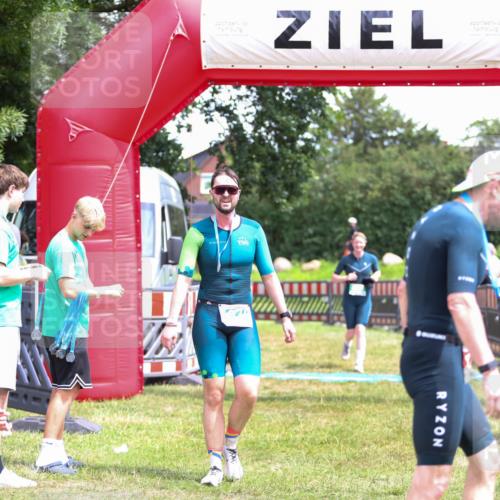 21.06.2026 - 29. Vierlanden-Triathlon Andreas Tolksdorf http://msf.ph/oto/9915842 21.06.2026 14:05:43 Ziel 866, 1038 meine-sportfotos.de