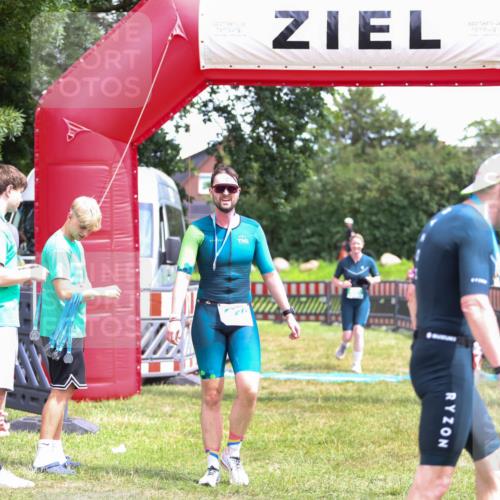 21.06.2026 - 29. Vierlanden-Triathlon Andreas Tolksdorf http://msf.ph/oto/9915843 21.06.2026 14:05:43 Ziel 866, 1038 meine-sportfotos.de