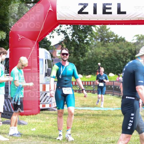 21.06.2026 - 29. Vierlanden-Triathlon Andreas Tolksdorf http://msf.ph/oto/9915844 21.06.2026 14:05:43 Ziel 866, 1038 meine-sportfotos.de