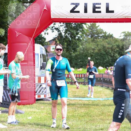 21.06.2026 - 29. Vierlanden-Triathlon Andreas Tolksdorf http://msf.ph/oto/9915845 21.06.2026 14:05:43 Ziel 866, 1038 meine-sportfotos.de