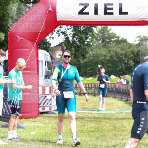 21.06.2026 - 29. Vierlanden-Triathlon Andreas Tolksdorf http://msf.ph/oto/9915846 21.06.2026 14:05:43 Ziel 866, 1038 meine-sportfotos.de