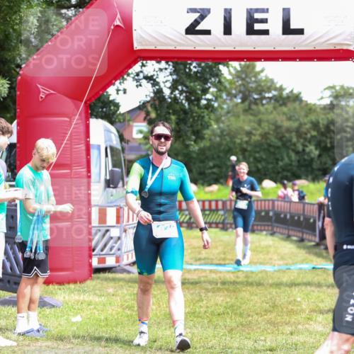 21.06.2026 - 29. Vierlanden-Triathlon Andreas Tolksdorf http://msf.ph/oto/9915847 21.06.2026 14:05:43 Ziel 866, 1038 meine-sportfotos.de
