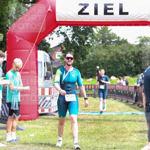 21.06.2026 - 29. Vierlanden-Triathlon Andreas Tolksdorf http://msf.ph/oto/9915848 21.06.2026 14:05:43 Ziel 866, 1038 meine-sportfotos.de