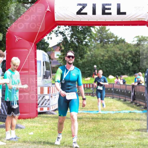 21.06.2026 - 29. Vierlanden-Triathlon Andreas Tolksdorf http://msf.ph/oto/9915849 21.06.2026 14:05:43 Ziel 866, 1038 meine-sportfotos.de