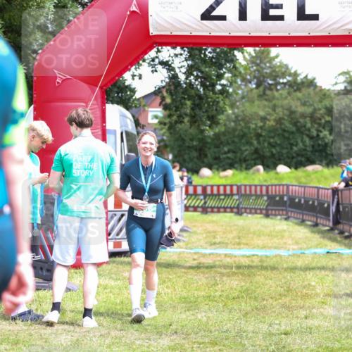 21.06.2026 - 29. Vierlanden-Triathlon Andreas Tolksdorf http://msf.ph/oto/9915852 21.06.2026 14:05:50 Ziel  meine-sportfotos.de