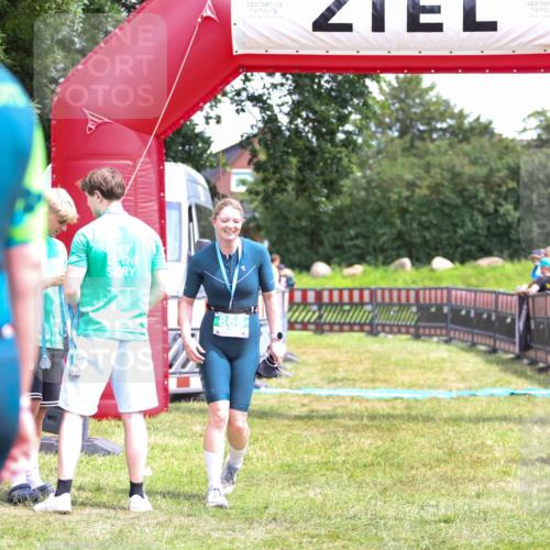 21.06.2026 - 29. Vierlanden-Triathlon Andreas Tolksdorf http://msf.ph/oto/9915857 21.06.2026 14:05:50 Ziel  meine-sportfotos.de