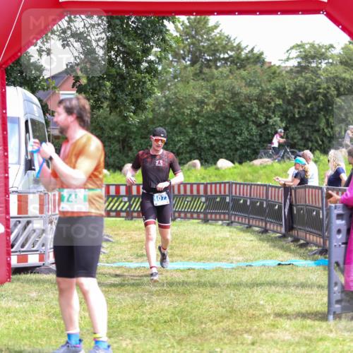 21.06.2026 - 29. Vierlanden-Triathlon Andreas Tolksdorf http://msf.ph/oto/9915882 21.06.2026 14:06:38 Ziel 180, 748, 1073 meine-sportfotos.de