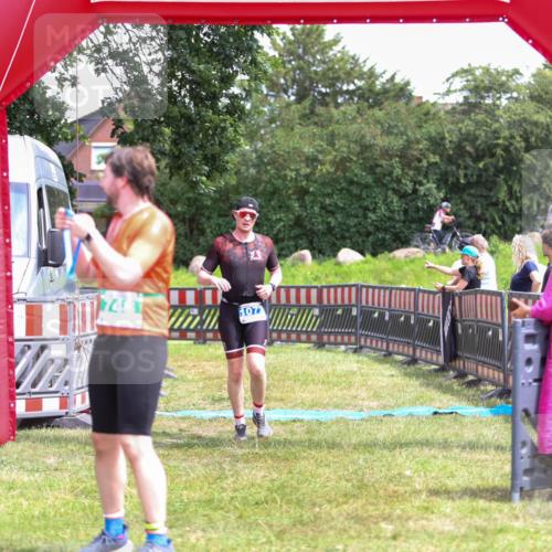 21.06.2026 - 29. Vierlanden-Triathlon Andreas Tolksdorf http://msf.ph/oto/9915885 21.06.2026 14:06:38 Ziel 180, 748, 1073 meine-sportfotos.de