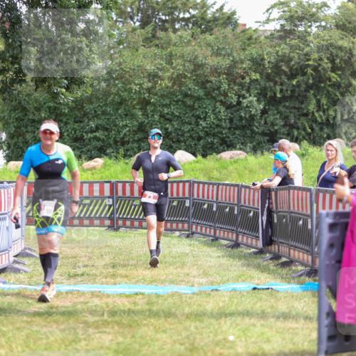 21.06.2026 - 29. Vierlanden-Triathlon Andreas Tolksdorf http://msf.ph/oto/9915897 21.06.2026 14:06:53 Ziel 71, 180, 1057 meine-sportfotos.de