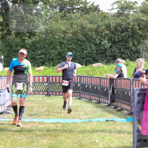 21.06.2026 - 29. Vierlanden-Triathlon Andreas Tolksdorf http://msf.ph/oto/9915900 21.06.2026 14:06:53 Ziel 71, 180, 1057 meine-sportfotos.de